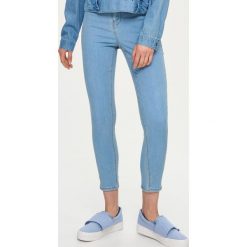 Jeansy skinny cropped - Niebieski. Niebieskie jeansy damskie Sinsay. W wyprzedaży za 39.99 zł.