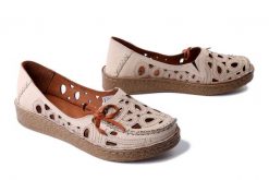 COMFORTABEL 830034-08 beige, półbuty damskie. Brązowe półbuty damskie Comfortabel, na lato, w ażurowe wzory, ze skóry, bez obcasa, bez zapięcia. Za 211.92 zł.