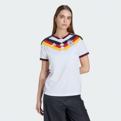 Koszulka Germany 26 Home Replica. Białe koszulki damskie Adidas, bez wzorów, bez kołnierzyka, bez ramiączek. Za 439.00 zł.