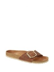 Birkenstock Skórzane klapki "Madrid Big Buckle" w kolorze jasnobrązowym rozmiar: 38. Brązowe klapki damskie Birkenstock, bez wzorów, z nubiku, z otwartym noskiem, bez obcasa, bez zapięcia. Za 449.95 zł.