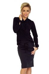 Czarna Bluzka Elegancka z Wiązaną Szarfą. Czarne bluzki damskie NUMOCO, l, bez wzorów, z materiału, eleganckie, bez kołnierzyka, bez ramiączek. Za 153.90 zł.