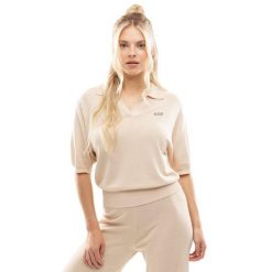 Damska koszulka polo z dzianiny Siroko IBZ Versa Sand. Brązowe koszulki damskie SIROKO, bez wzorów, z dzianiny, bez ramiączek. Za 126.00 zł.