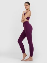 4F Legginsy do jogi i pilatesu bezszwowe damskie - fioletowe M/L. Fioletowe legginsy damskie 4F, l, bez wzorów, z dzianiny. W wyprzedaży za 119.99 zł.