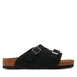 Klapki Birkenstock. Czerwone klapki damskie Birkenstock, bez wzorów, bez obcasa, bez zapięcia. Za 489.99 zł.