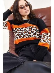 Bianco Lucci Sweter w kolorze czarno-pomarańczowym rozmiar: onesize. Czarne swetry klasyczne damskie Bianco Lucci, ze splotem, bez kołnierzyka. Za 65.69 zł.