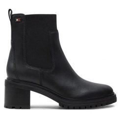 Sztyblety Tommy Hilfiger. Czarne botki damskie Tommy Hilfiger, bez obcasa, na słupku, bez zapięcia. Za 439.99 zł.