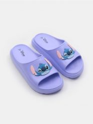 Klapki Stitch - błękitny. Niebieskie klapki damskie Sinsay, bez wzorów, bez obcasa, bez zapięcia. Za 35.99 zł.