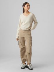 Vero Moda Sweter "Rain" w kolorze kremowym rozmiar: S. Brązowe swetry klasyczne damskie Vero Moda, s, z wełny, bez kołnierzyka. Za 76.27 zł.