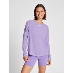 Damska koszulka z długim rękawem Hummel MT Vanja. Fioletowe koszulki damskie Hummel, bez wzorów, bez kołnierzyka, bez ramiączek. Za 161.50 zł.