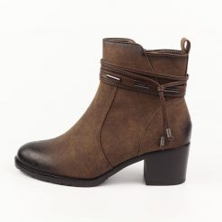 Brązowe botki damskie na obcasie Jezzi Sa128-37. Brązowe botki damskie Jezzi, z nubiku, bez obcasa, na obcasie, bez zapięcia. Za 229.00 zł.