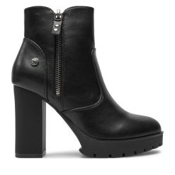 Botki Refresh. Czarne botki damskie Refresh, bez obcasa, na słupku, bez zapięcia. Za 299.99 zł.