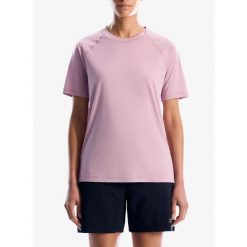 Koszulka szybkoschnąca damska Berghaus Ivyhill Light Tech Tee Af. Czerwone bluzki damskie Berghaus, bez wzorów, sportowe, bez kołnierzyka, bez ramiączek. Za 175.99 zł.