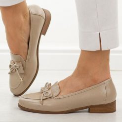 Beżowe półbuty damskie M.Daszyński 25113-2. Brązowe półbuty damskie M.Daszyński, na jesień, z aplikacjami, z materiału, bez obcasa, na płaskiej podeszwie, bez zapięcia. Za 179.00 zł.