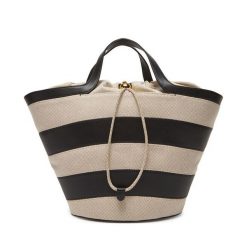 Torebka Furla. Czarne torebki klasyczne damskie Furla, bez dodatków. Za 1,059.00 zł.