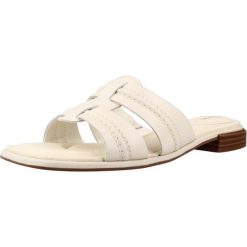 Sandały CLARKS ARIANY MULE Biały. Białe sandały damskie Clarks, bez wzorów, ze skóry, bez obcasa, bez zapięcia. Za 215.99 zł.
