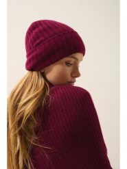 Just Cashmere Kaszmirowa czapka "Jin" w kolorze bordowym rozmiar: onesize. Czerwone czapki damskie Just Cashmere, bez wzorów, z kaszmiru. Za 180.06 zł.