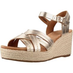 Sandały CLARKS SABINA STRAP Złoty. Żółte sandały damskie Clarks, bez wzorów, ze skóry, bez obcasa, bez zapięcia. Za 257.99 zł.
