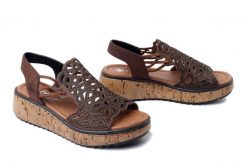 RIEKER V1765-24 brown, sandały damskie. Brązowe sandały damskie Rieker, bez wzorów, bez obcasa, bez zapięcia. Za 349.90 zł.