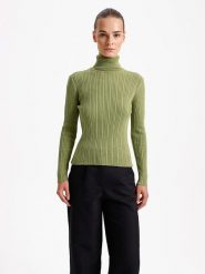 BGN Sweter w kolorze zielonym rozmiar: 40. Zielone golfy damskie BGN, z wełny, bez kołnierzyka. Za 65.85 zł.