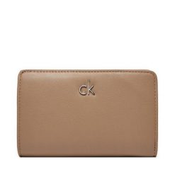 Portfel Calvin Klein. Brązowe portfele damskie Calvin Klein, bez wzorów. Za 139.99 zł.