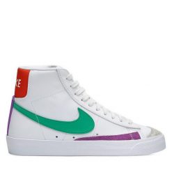 Trampki Nike. Białe trampki damskie Nike, bez wzorów, bez zapięcia. Za 489.99 zł.