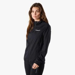 Kurtka do biegania damska Swedemount Ultra Light Running Jacket szybkoschnąca. Czarne kurtki damskie SWEDEMOUNT, bez wzorów, z tkaniny, bez kaptura. Za 329.99 zł.