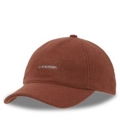 Czapka z daszkiem Calvin Klein. Brązowe czapki z daszkiem damskie Calvin Klein, bez wzorów. Za 159.99 zł.