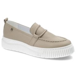 Półbuty damskie Nessi, gładka cholewka o minimalistycznym wykończeniu wsuwany fason z paskiem na podbiciu lekka podeszwa, beżowe, 22159. Brązowe półbuty damskie Nessi, bez wzorów, ze skóry, bez obcasa, bez zapięcia. Za 269.00 zł.