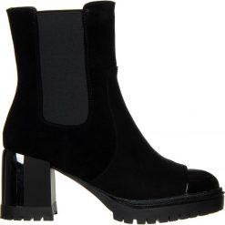 Botki Lola Lola by Sca'viola S-79 Black Suede 047207, Czarny, Skóra naturalna - 40. Czarne botki damskie Sca'viola, z gumy, klasyczne, bez obcasa, na platformie, bez zapięcia. W wyprzedaży za 359.10 zł.