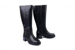 RIEKER Y5254-00 black, kozaki damskie. Czarne kozaki damskie Rieker, bez obcasa, na obcasie, bez zapięcia. Za 459.90 zł.