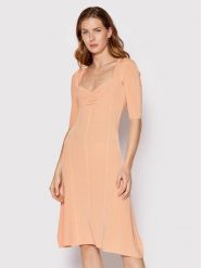 Guess Sukienka codzienna W2YK53 Z30K0 Pomarańczowy Flare Fit. Brązowe sukienki damskie Guess, z aplikacjami, z wiskozy, bez ramiączek. Za 329.99 zł.