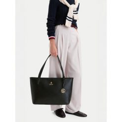 Torebka Beverly Hills Polo Club. Czarne torebki klasyczne damskie Beverly Hills Polo Club, bez dodatków. Za 219.99 zł.