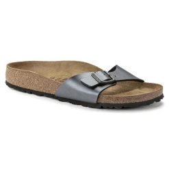 Klapki damskie BIRKENSTOCK MADRID BF. Szare klapki damskie Birkenstock, bez wzorów, bez obcasa, bez zapięcia. Za 269.99 zł.