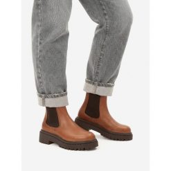 Sztyblety G-Star. Brązowe botki damskie G-Star, retro, bez obcasa, na płaskiej podeszwie, bez zapięcia. Za 479.99 zł.
