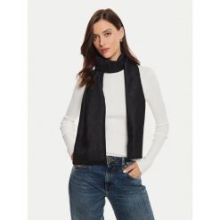 Szalik Guess. Czarne szaliki damskie Guess, z aplikacjami. Za 329.99 zł.