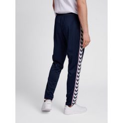 Stożkowy kombinezon do joggingu Hummel IC Lerby. Niebieskie kombinezony damskie Hummel, m, bez wzorów, sportowe, bez kołnierzyka, bez ramiączek. W wyprzedaży za 199.35 zł.