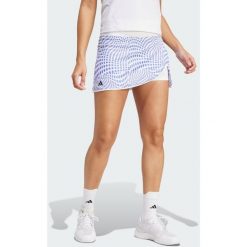 Spódnica damskie adidas Club Graphic Skirt. Niebieskie koszulki sportowe damskie Adidas, bez wzorów, z poliesteru, bez ramiączek. Za 190.00 zł.