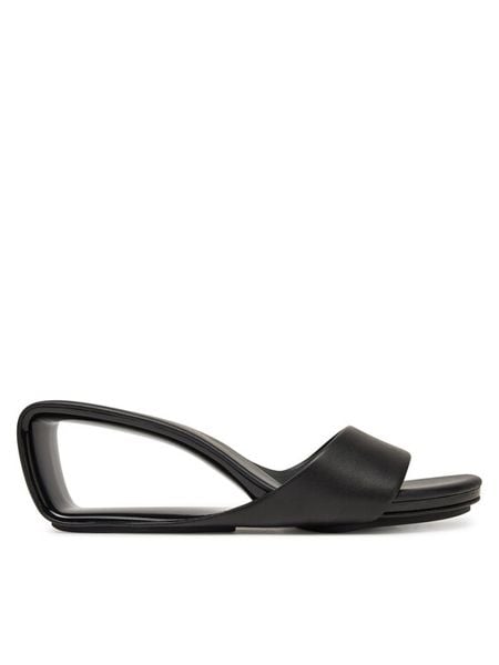 United Nude Klapki Mobius Mid 1000301162 Czarny. Czarne klapki damskie United Nude, bez wzorów, ze skóry, bez obcasa, bez zapięcia. Za 1,279.00 zł.