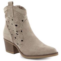 Botki damskie kowbojki ażurowe beżowe eVento 9452. Brązowe botki damskie eVento, z nubiku, bez obcasa, bez zapięcia. Za 169.99 zł.