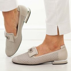 Beżowe ażurowe skórzane półbuty damskie Cambell 35304. Brązowe półbuty damskie Cambell, na lato, w ażurowe wzory, z materiału, z okrągłym noskiem, bez obcasa, na obcasie, bez zapięcia. Za 229.00 zł.