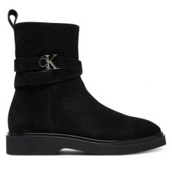 Botki Calvin Klein. Czarne botki damskie Calvin Klein, bez obcasa, na płaskiej podeszwie, bez zapięcia. Za 639.99 zł.