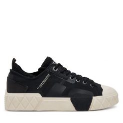 Trampki Palladium. Czarne trampki damskie Palladium, bez wzorów, bez zapięcia. Za 369.99 zł.