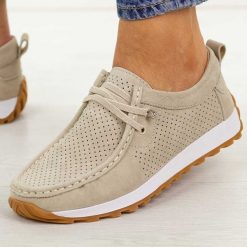 Beżowe skórzane mokasyny damskie Jezzi 9772. Brązowe mokasyny damskie Jezzi, na jesień, z jeansu, z okrągłym noskiem, bez obcasa. Za 239.00 zł.