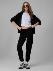 4F Spodnie dresowe joggery damskie - czarne XL. Czarne spodnie dresowe damskie 4F, xl, bez wzorów, z dresówki. Za 159.99 zł.