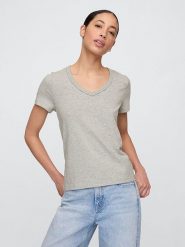 GAP Koszulka w kolorze jasnoszarym rozmiar: S. Szare bluzki damskie GAP, s, bez wzorów, z bawełny, bez kołnierzyka, bez ramiączek. Za 39.77 zł.