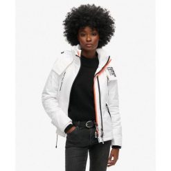 Kurtka przeciwwiatrowa Mountain SD-Windcheater. Białe kurtki damskie Superdry, bez wzorów, bez kaptura. W wyprzedaży za 361.05 zł.