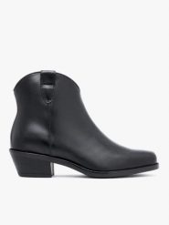 Czarne botki na obcasie. Czarne botki damskie Ryłko, ze skóry, bez obcasa, na obcasie, bez zapięcia. Za 479.99 zł.