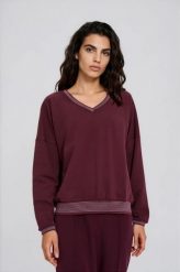 Bluza z dekoltem w serek burgundowa. Czerwone bluzy damskie MOODO, s, bez wzorów, z bawełny, bez kaptura. Za 99.99 zł.