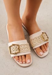 Beżowe Klapki w Stylu Boho z Plecionką z Rafii i Metalową Klamerką Mezelin. Brązowe klapki damskie Renee, bez wzorów, z jeansu, bez obcasa, na płaskiej podeszwie, bez zapięcia. Za 79.99 zł.
