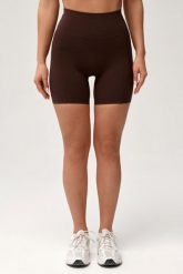 Damskie szorty sportowe Rough Radical Soho Shorts. Fioletowe spodenki sportowe damskie ROUGH RADICAL, l, bez wzorów, z elastanu, z podwyższonym stanem, do biegania. Za 139.90 zł.